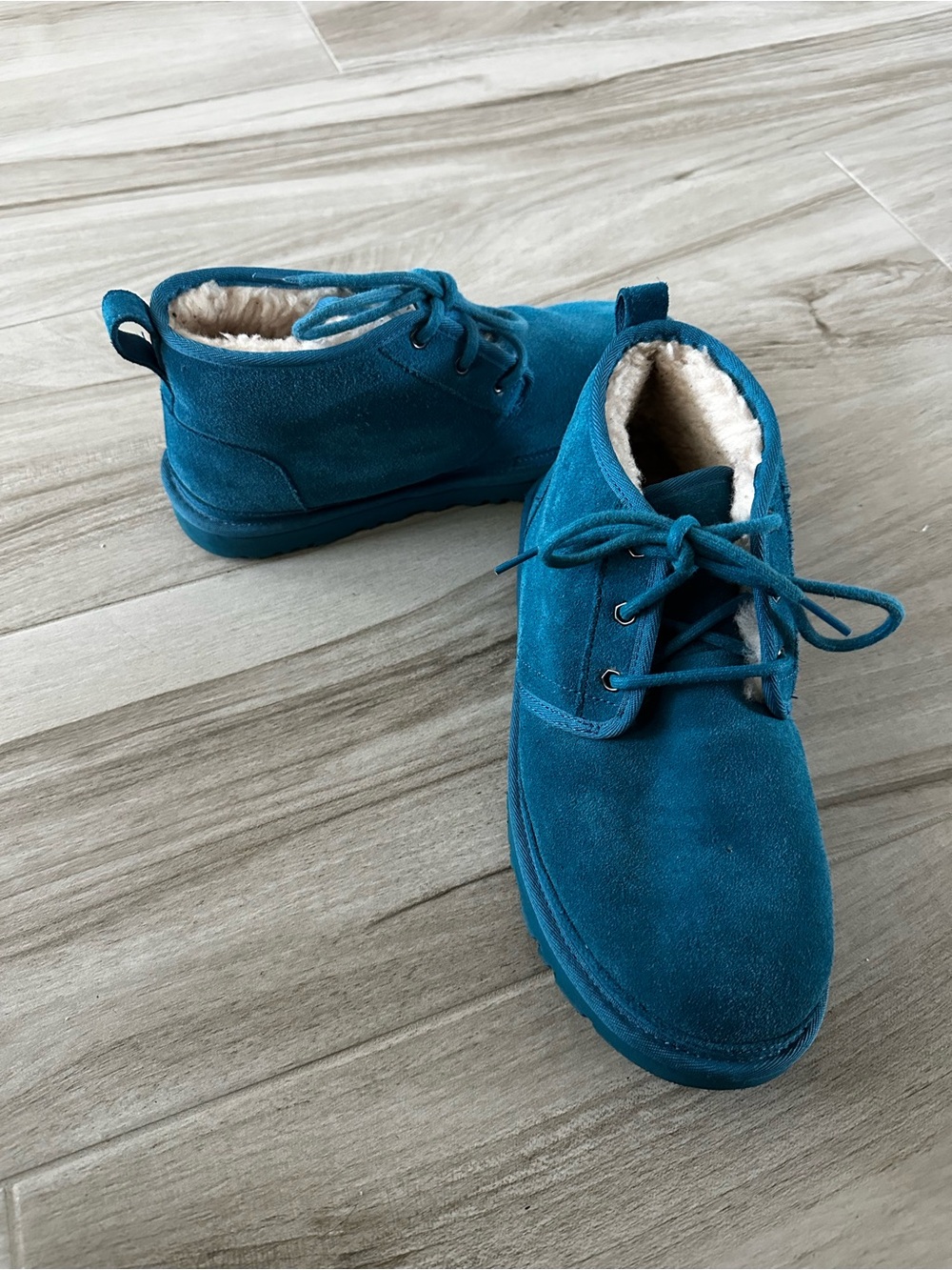 Men's UGG Teal Suede Fleece-Lined Chukka Boots, Size 9